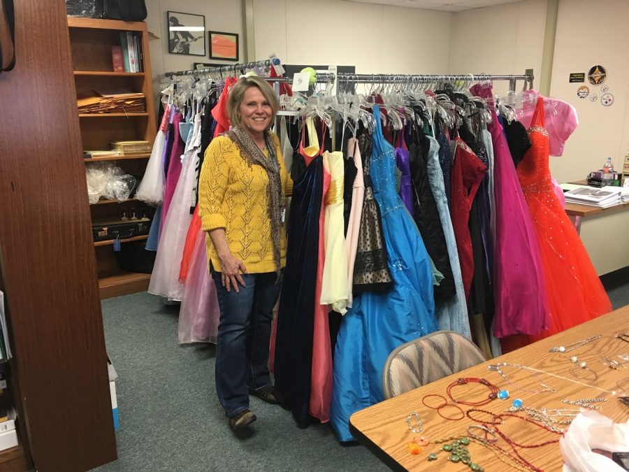 Free formal wear in T-12 April 2, 5, 9 and 12