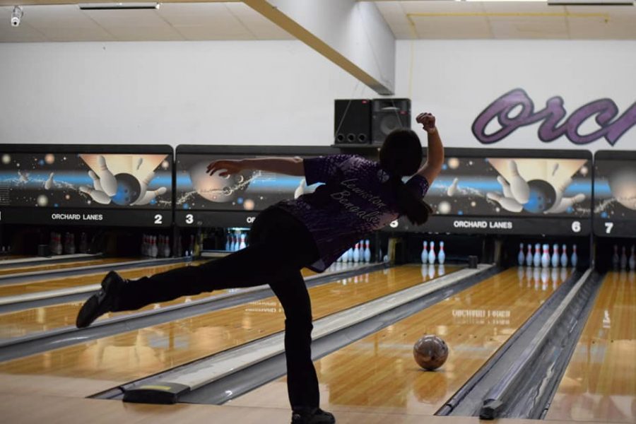 Junior+Brianna+Blamires+rolls+a+ball+down+Lane+6+for+a+strike+at+the+Top+Dog+Tournament+Feb.+13+at+Orchards+Lanes+here+in+Lewiston.+Photo+courtesy+of+Mindy+Pals.%0A