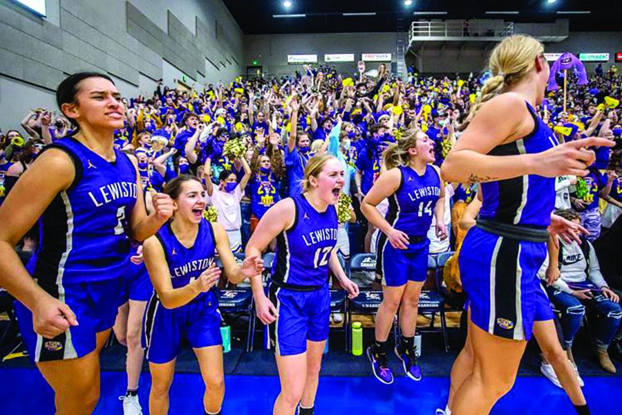 The+Lewiston+Varsity+girls+team+jumps+in+excitement+as+they+win+the+Golden+Throne+at+Lewis-Clark+State+College+on+Jan+27.+Photo+Courtesy+of+the+Lewiston+Tribune.