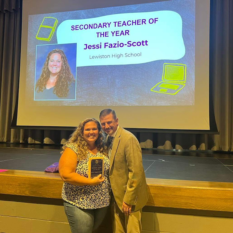 Mrs. Scott poses with superintendent Lance Hansen at her award ceremony. Photo courtesy of Jessi Scott. 