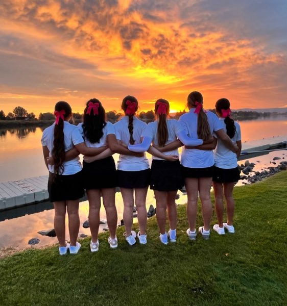 The girls golf team watches the sunset during the Idaho 5A high school state golf tournament. Photo by. Jessica Shawley 