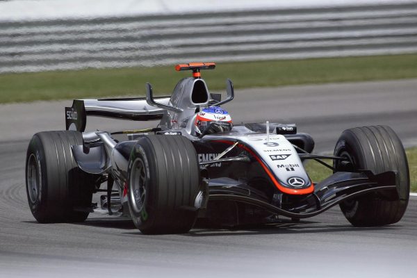 Formula One car races on a track, photo courtesy Pexels